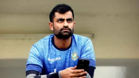 বুকে ব্যথা, মাঠে অসুস্থ হয়ে হাসপাতালে তামিম ইকবাল