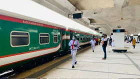 লম্বা ছুটিতে ঘরমুখো মানুষ, ফাঁকা হচ্ছে ঢাকা