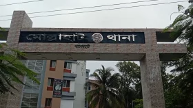 মোল্লাহাটে চৌধুরী পরিবারের দুই গ্রুপের সংঘর্ষ, নিহত এক
