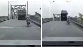 নিমিষে ভেঙে পড়লো সেতু, তলিয়ে গেলো যানবাহন