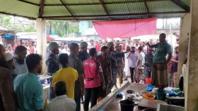 দ্রব্যমূল্য নিয়ন্ত্রণে বাজারে নৌবাহিনীর অভিযান