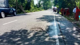 সৈকত থেকে ফেরার পথে প্রাণ গেলো দুই বন্ধুর