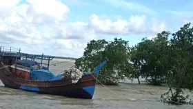নৌকাডুবি: চার রোহিঙ্গার মরদেহ উদ্ধার, বিজিবি সদস্যসহ নিখোঁজ অনেকে