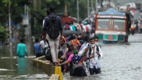 ভারী বর্ষণে স্থবির মুম্বাই, চারজন নিহত