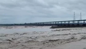 ফুঁসছে তিস্তা, গজলডোবা ব্যারেজে বিপুল পানির চাপ