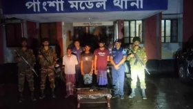রাজবাড়ীতে যৌথবাহিনীর অভিযানে অস্ত্র-গুলিসহ গ্রেপ্তার তিন