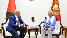রোহিঙ্গাদের তৃতীয় কোন দেশে পুনর্বাসনে সহায়তা চাইলেন প্রধান উপদেষ্টা