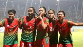 সাফ জয়ের উল্লাসে মাতলেন বাঘিনীরা 