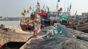 সাগরে মাছ ধরায় ৫৮ দিনের নিষেধাজ্ঞা শুরু