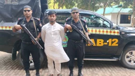 মাকে হত্যার পর ডাকাতি বলে প্রচার, লাশ রাখেন ডিপ ফ্রিজে