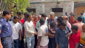 পাবনায় প্রকাশ্যে যুবলীগ কর্মীকে কুপিয়ে ও গুলি করে হত্যা
