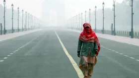 বিষাক্ত ধোঁয়াশায় ঢেকে আছে দিল্লি সহসাই মুক্তি নেই