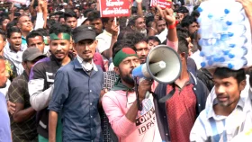 পুলিশের আশ্বাসে অটোরিকশা চালকদের আন্দোলন স্থগিত