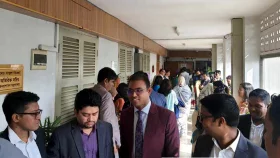 সংস্কার প্রস্তাবের প্রতিবাদে সচিবালয়ে কর্মকর্তাদের বিক্ষোভ