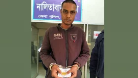 নকল দিয়ে আসল স্বর্ণ হাতানোর চেষ্টা, যুবক আটক