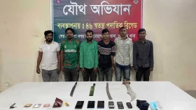 মোহাম্মদপুরে সেনাবাহিনীর অভিযান গ্রেপ্তার পাঁচ