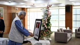 মনমোহন সিংয়ের প্রতি শ্রদ্ধা জানালেন প্রধান উপদেষ্টা