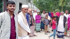 মোবাইলে কথা বলায় মেয়ের ঘাড়ে বাবার কোপ
