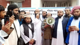 কারা ফটকে বিক্ষোভের পর মুক্তি পেলেন মাওলানা মুহিবুল্লাহ