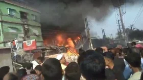 রাজধানীর ইসলামবাগে ভবনে আগুন