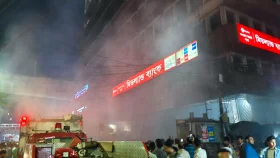 কারওয়ান বাজারের জাহাঙ্গীর টাওয়ারের আগুন নিয়ন্ত্রণে
