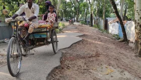 দুই দপ্তরের ‘গলার কাঁটা’ একটি সড়ক, ভোগান্তিতে লাখো মানুষ