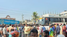 বাস থেকে ফেলে অটোচালককে হত্যা, মহাসড়ক অবরোধ