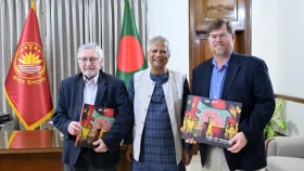 প্রধান উপদেষ্টার সঙ্গে সাবেক মার্কিন দুই কূটনীতিকের সাক্ষাৎ