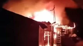 নোয়াখালীতে আগুনে পুড়লো ছয় দোকান