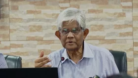 দেশের অর্থনীতি খাদের কিনারা থেকে ঘুরে দাঁড়িয়েছে: অর্থ উপদেষ্টা