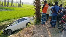 জয়পুরহাটে প্রাইভেটকার-ভ্যান সংঘর্ষ, নিহত দুই