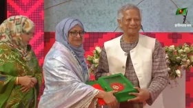 সাত বিশিষ্টজনের হাতে স্বাধীনতা পুরস্কার তুলে দিলেন প্রধান উপদেষ্টা