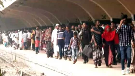 ঈদের পরের দিন কমলাপুর ও গাবতলীতে যাত্রীদের ভিড়