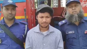সাভারে বাস থেকে আরও এক ছিনতাইকারী আটক