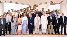 ঝামেলামুক্ত ঈদ উপহার দেয়ায় কর্মকর্তাদের প্রধান উপদেষ্টার ধন্যবাদ