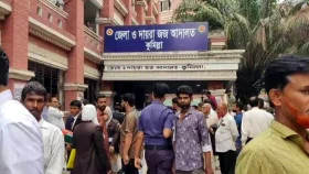 কুমিল্লায় চার আইনজীবী কারাগারে, ডিম নিক্ষেপ