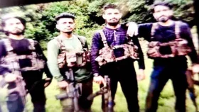পহেলগামে হামলায় কাশ্মীর ছাড়ছেন পর্যটকরা