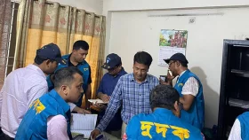 ঘুষ নেয়ার সময় হাতেনাতে ধরা ডিএসসিসির ওয়ার্ড সচিব