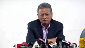 নির্বাচনের রোডম্যাপ না দিয়ে হাসিনার সুরেই কথা বলছে সরকার: আমীর খসরু