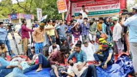 তিন দাবিতে এখনো শাহবাগ অবরোধ