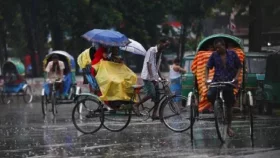 ভ্যাপসা গরমের পর স্বস্তির বৃষ্টি রাজধানীতে