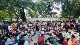 দাবি মেনে নেয়ার আশ্বাসে গণঅনশন ভাঙলেন জবি শিক্ষার্থীরা