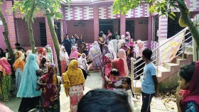 ছাদ বাগানে পানি দিতে গিয়ে তিন তলা থেকে পড়ে শিশুর মৃত্যু