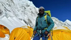 হেঁটে কক্সবাজার থেকে এভারেস্ট চূড়ায় শাকিল
