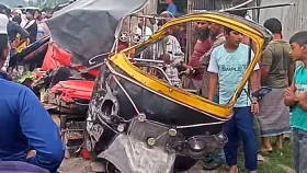 ফরিদপুরে বাস-মাহেন্দ্র সংঘর্ষে নিহত পাঁচ