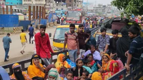 সাভার ও আশুলিয়ায় ১৫ কিমি সড়কে যানবাহনের ধীরগতি