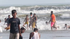কক্সবাজারে সমুদ্রে গোসলে নেমে বাবা-ছেলের মৃত্যু