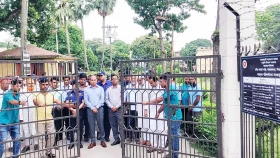 দুইদিন বন্ধ থাকার পর ফের রবীন্দ্র কাছারি বাড়িতে প্রবেশ উন্মুক্ত