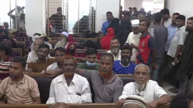 লক্ষ্মীপুরে আদালতে আইনজীবী-কর্মচারীদের হাতাহাতি