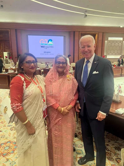 নয়াদিল্লিতে জি-২০ সম্মেলনের ফাঁকে প্রেসিডেন্ট জো বাইডেন, প্রধানমন্ত্রী শেখ হাসিনা ও সায়মা ওয়াজেদ পুতুল। 